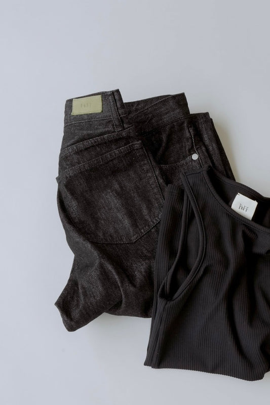 Basic straight denim　／Black